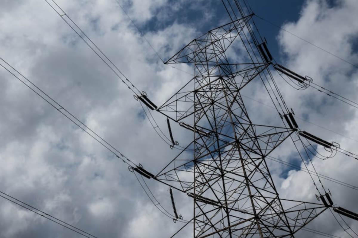 proton elektriko asesoramiento energético independiente a particulares, empresas y comunidades para a reducir costes optimizar contratos eléctricos y energía solar fotovoltaica